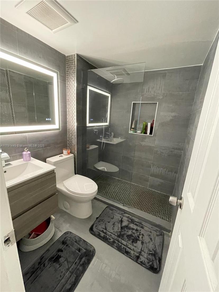 Picture of 112 Royal Park Dr # 2G, Oakland Park FL 33309