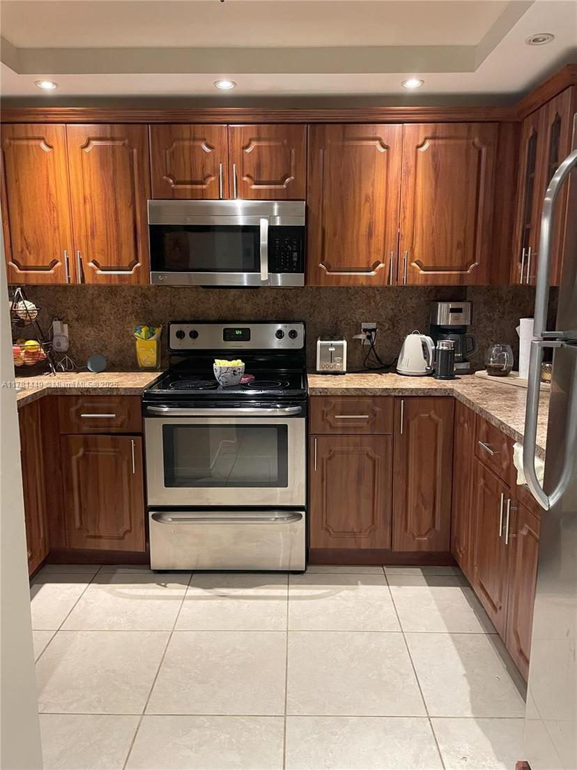 Picture of 112 Royal Park Dr # 2G, Oakland Park FL 33309