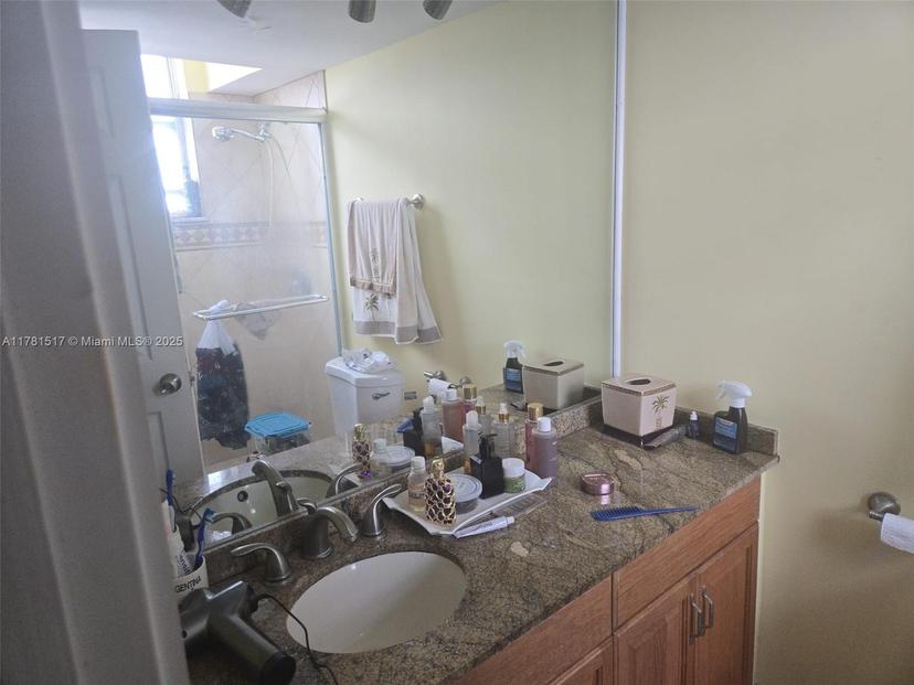 Picture of 6900 Bay Dr # 8I, Miami Beach FL 33141