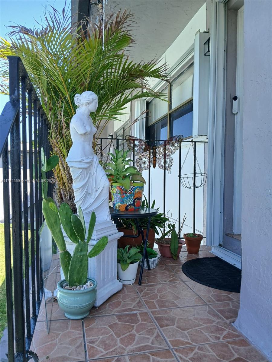 Picture of 13231 SW 17Th Ln # 21, Miami, FL 33175