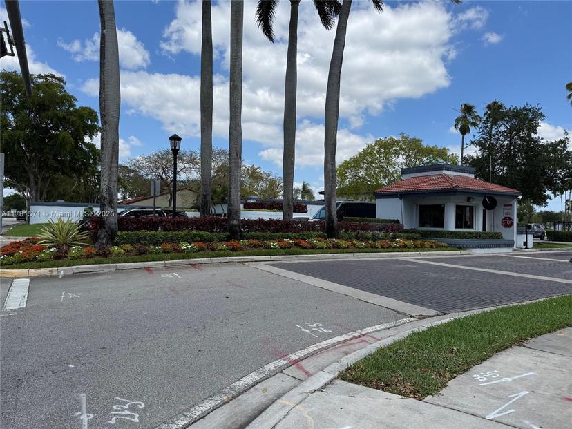 Picture of 17012 NW 66Th Ct, Hialeah FL 33015