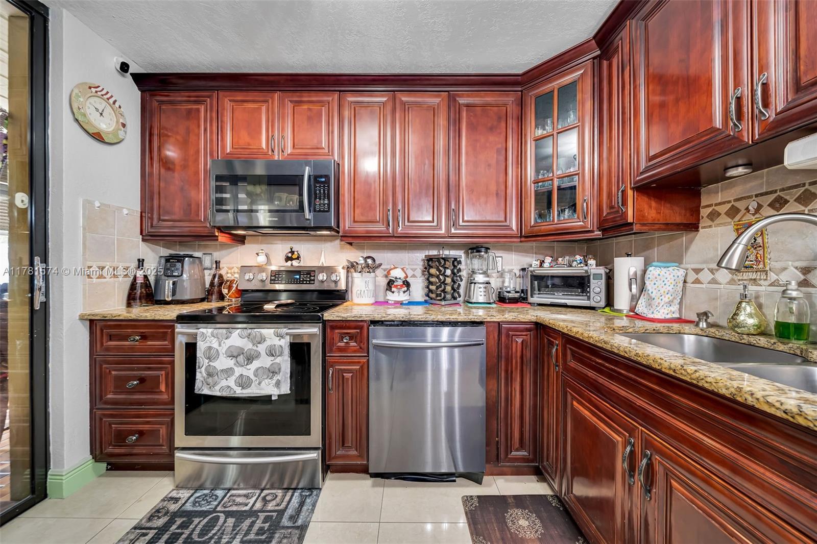 Picture of 665 NE 195Th St # 424, Miami, FL 33179