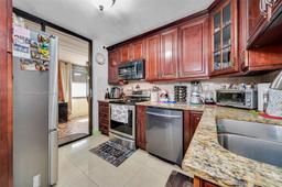 Picture of 665 NE 195Th St # 424, Miami, FL 33179