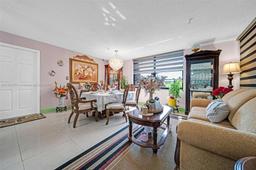 Picture of 665 NE 195Th St # 424, Miami, FL 33179
