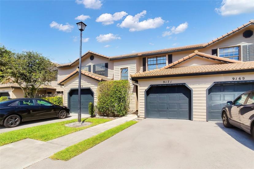 Picture of 9171 Vineyard Lake Dr, Plantation FL 33324