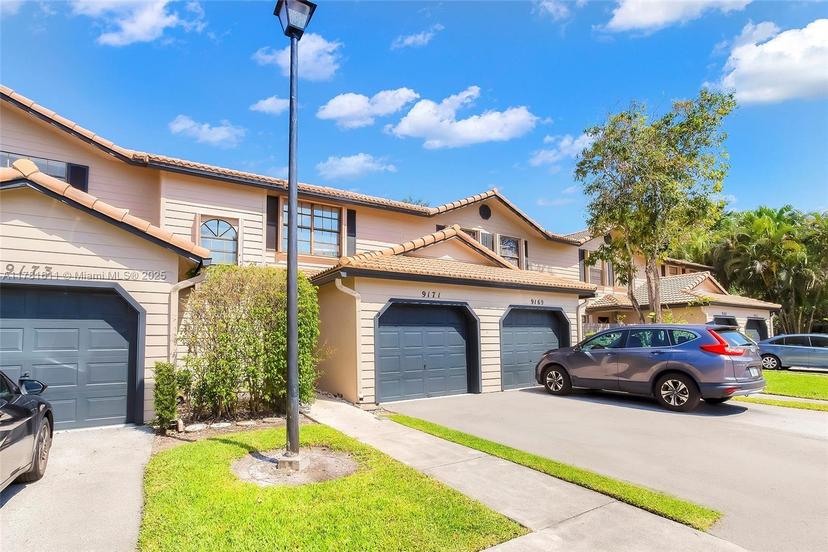 Picture of 9171 Vineyard Lake Dr, Plantation FL 33324