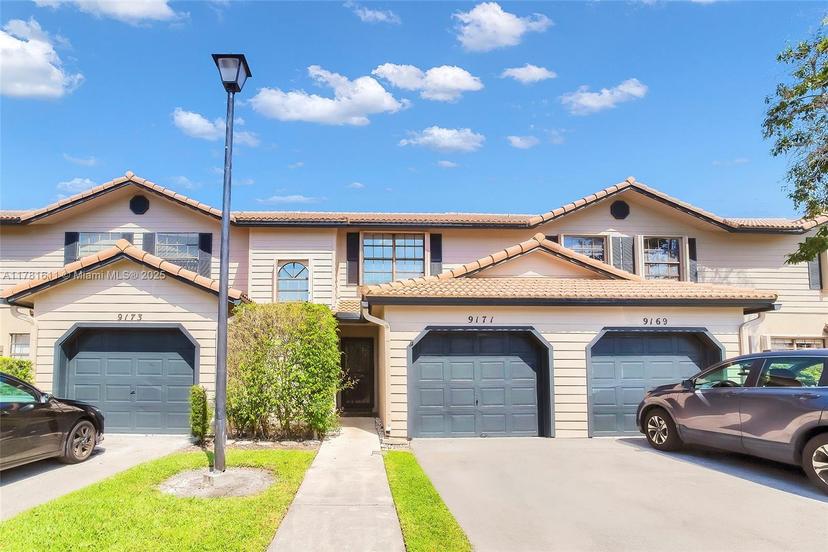 Picture of 9171 Vineyard Lake Dr, Plantation FL 33324