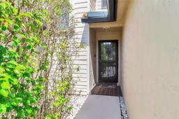 Picture of 9171 Vineyard Lake Dr, Plantation, FL 33324