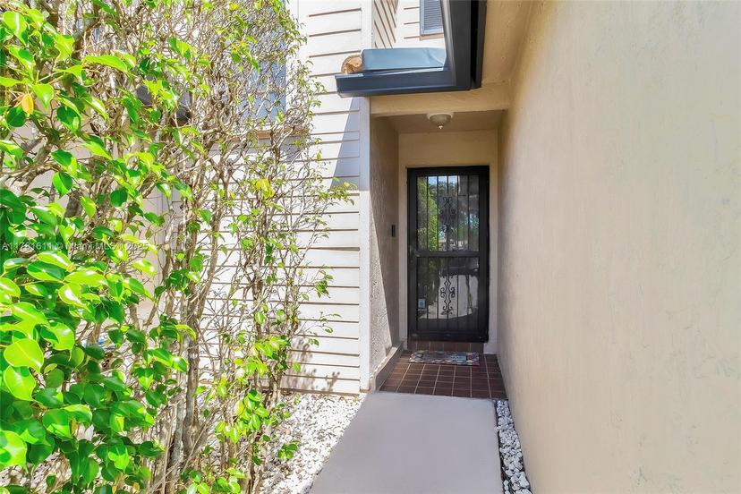 Picture of 9171 Vineyard Lake Dr, Plantation FL 33324