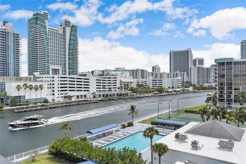 Picture of 600 Parkview Dr # 625, Hallandale Beach FL 33009