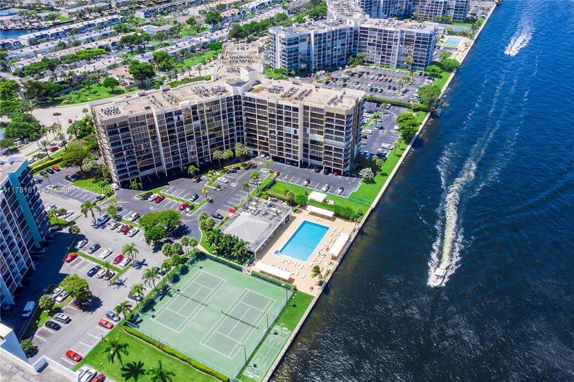 Picture of 600 Parkview Dr # 625, Hallandale Beach FL 33009