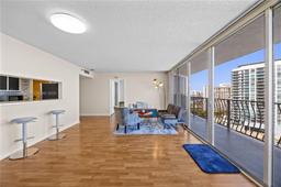 Picture of 7601 E Treasure Dr # 1517, North Bay Village, FL 33141
