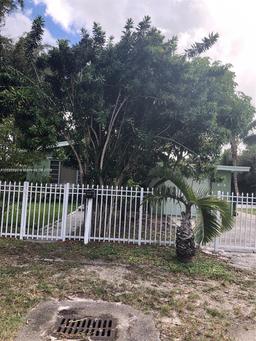 Picture of 524 NE 160Th Ter, Miami, FL 33162