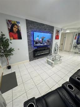 Picture of 2246 W 74Th St # 10, Hialeah, FL 33016