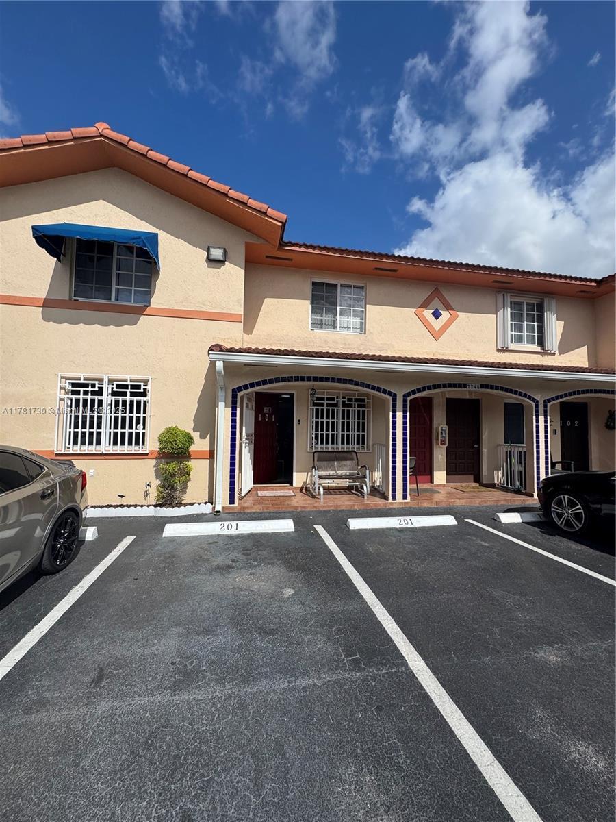 Picture of 2246 W 74Th St # 10, Hialeah, FL 33016