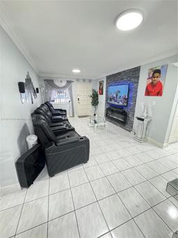 Picture of 2246 W 74Th St # 10, Hialeah, FL 33016