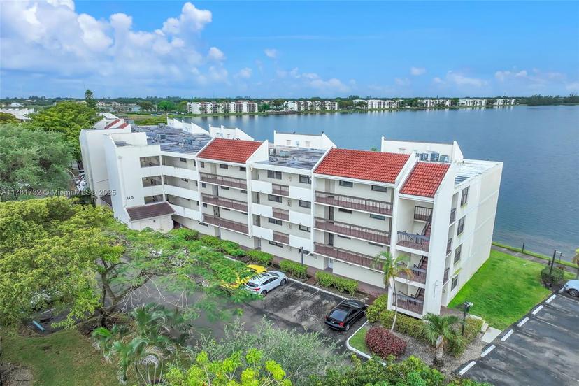 Picture of 110 Lake Emerald Dr # 404, Oakland Park FL 33309