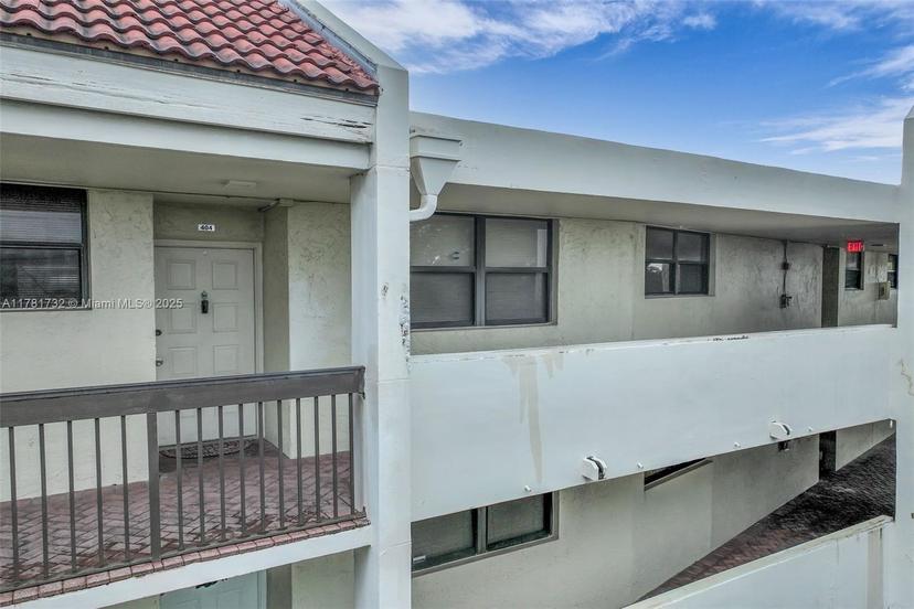 Picture of 110 Lake Emerald Dr # 404, Oakland Park FL 33309