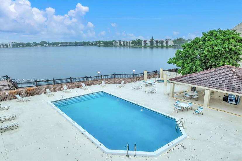 Picture of 110 Lake Emerald Dr # 404, Oakland Park FL 33309