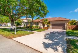 Picture of 16547 Mariposa Cir S, Pembroke Pines, FL 33331