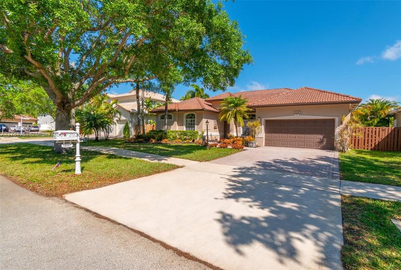 Picture of 16547 Mariposa Cir S, Pembroke Pines FL 33331