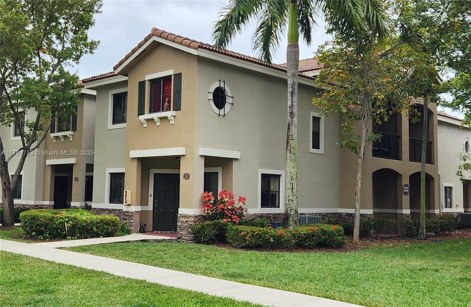 Picture of 22721 SW 88Th Pl # 19, Cutler Bay, FL 33190
