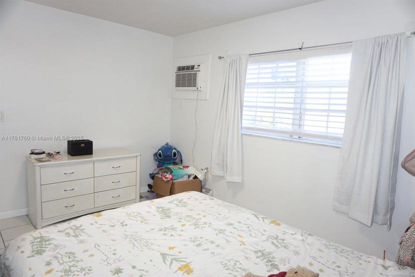 Picture of 6565 Santona St # B5, Coral Gables FL 33146