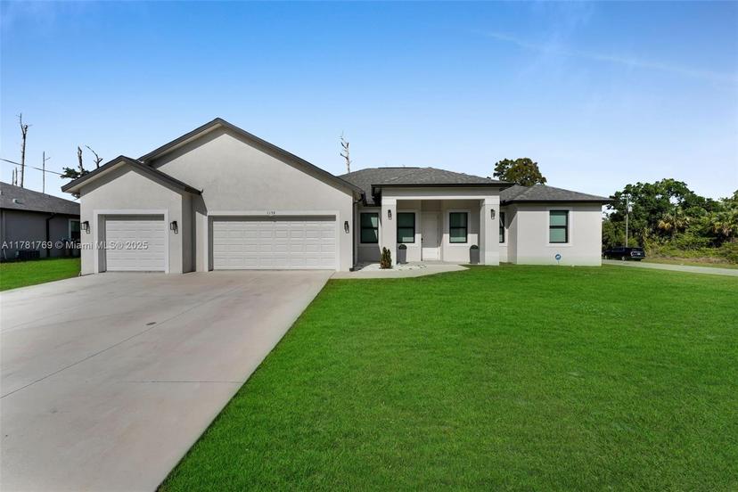 Picture of 1158 E Benbow Cir, La Belle FL 33935