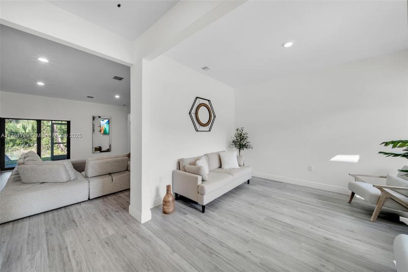 Picture of 1158 E Benbow Cir, La Belle FL 33935
