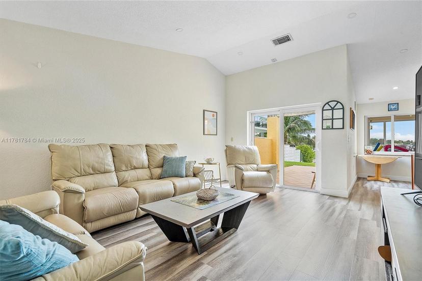 Picture of 6340 NW 198Th Ter, Hialeah FL 33015