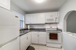 Picture of 9001 Sunrise Lakes Blvd # 106, Sunrise, FL 33322