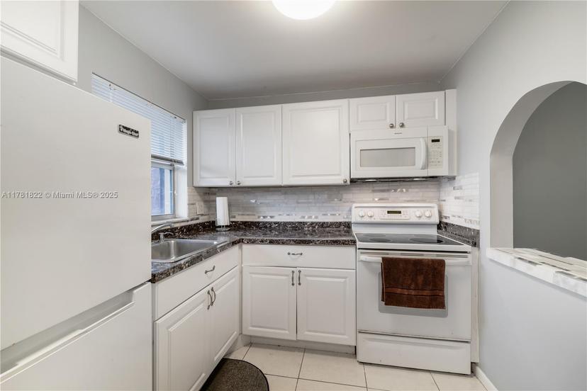 Picture of 9001 Sunrise Lakes Blvd # 106, Sunrise FL 33322