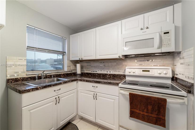 Picture of 9001 Sunrise Lakes Blvd # 106, Sunrise FL 33322