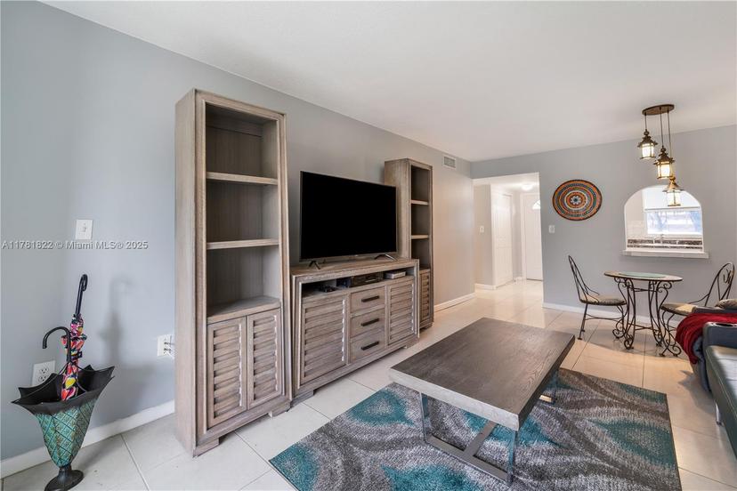 Picture of 9001 Sunrise Lakes Blvd # 106, Sunrise FL 33322