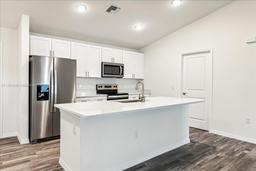 Picture of 1140 NW 1St Pl, Cape Coral, FL 33993