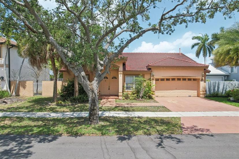 Picture of 8749 NW 189Th Ter, Hialeah FL 33018