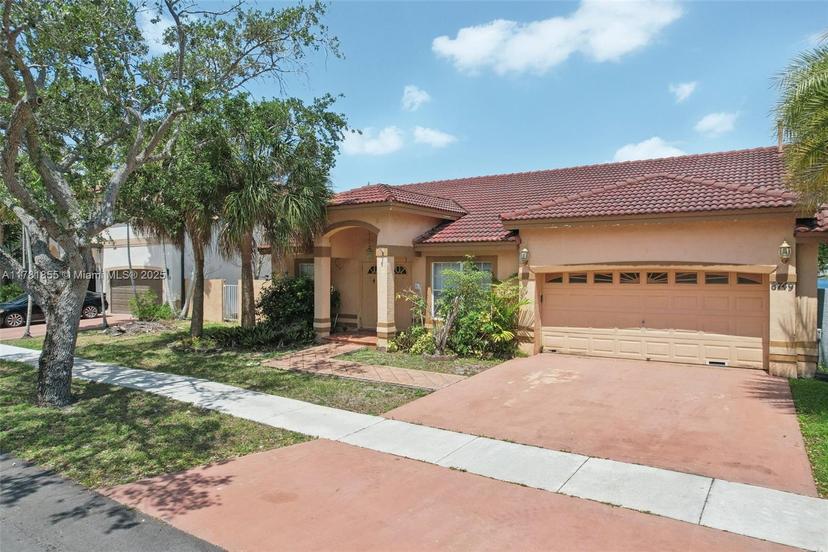 Picture of 8749 NW 189Th Ter, Hialeah FL 33018