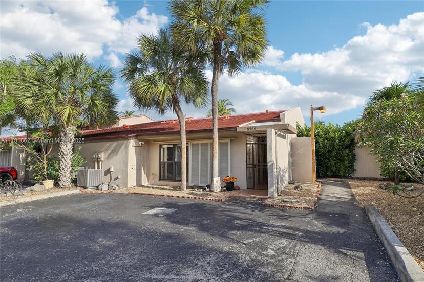 Picture of 8385 Rednock Ln, Miami Lakes FL 33016