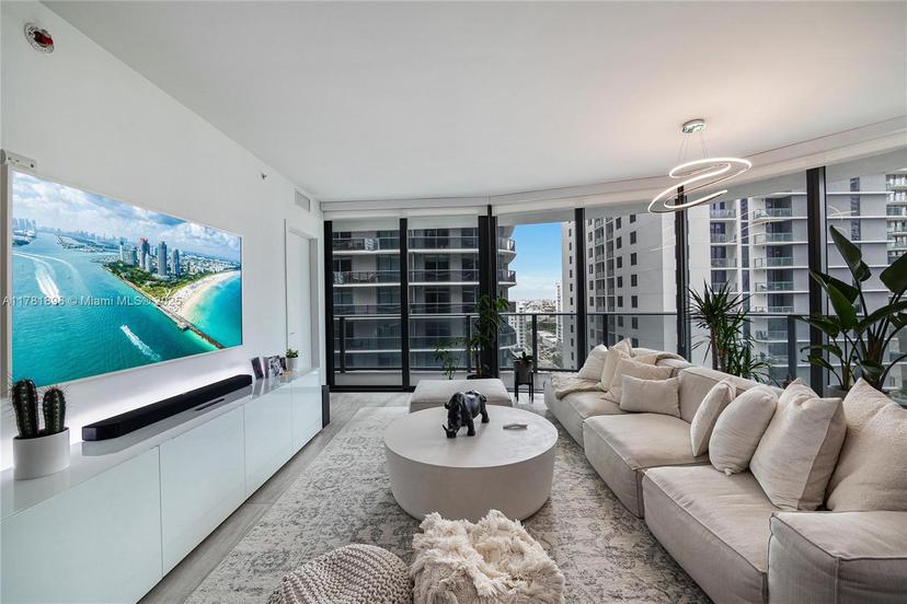 Picture of 45 SW 9Th St # 1508, Miami FL 33130
