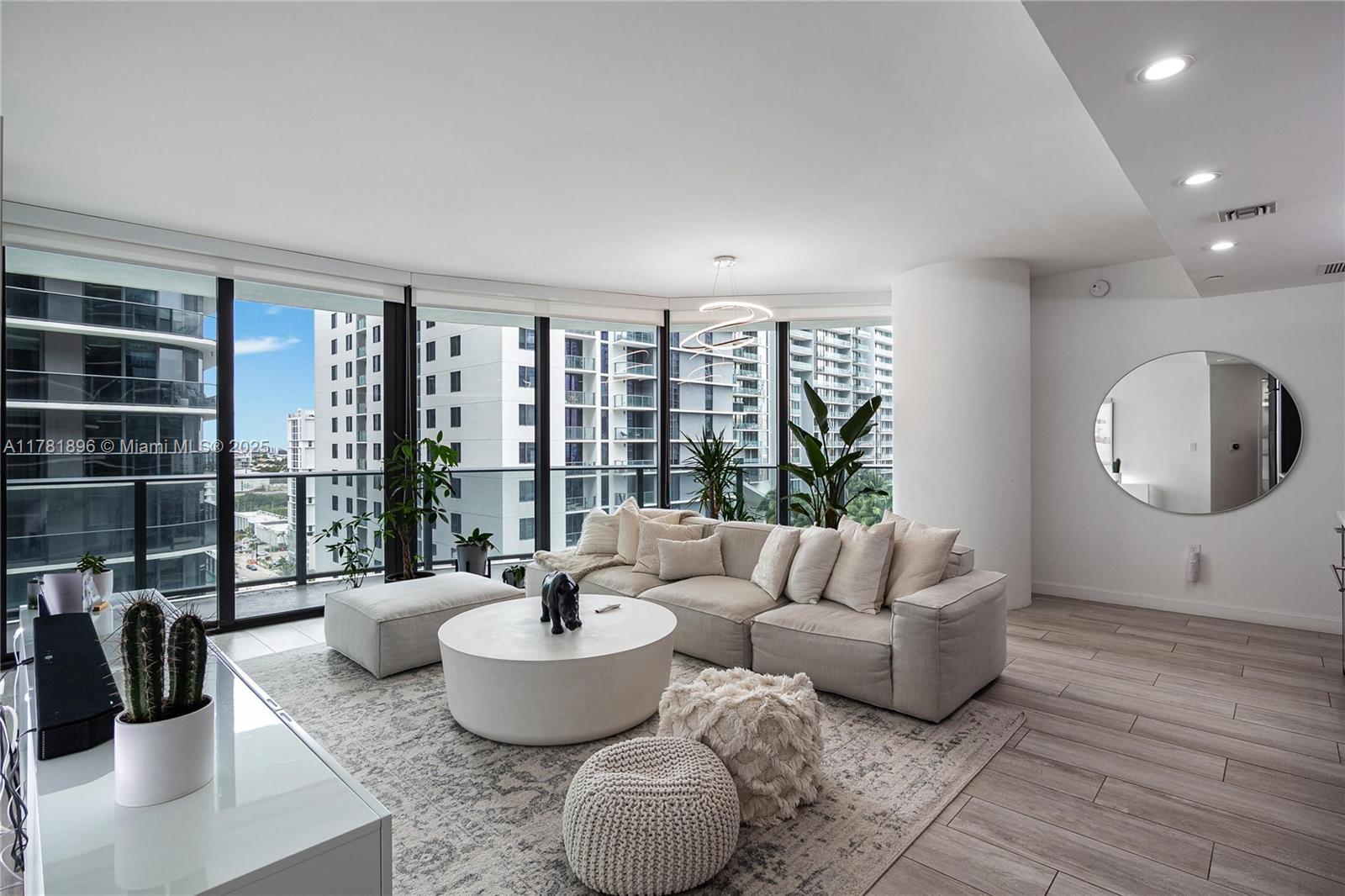 Picture of 45 SW 9Th St # 1508, Miami, FL 33130