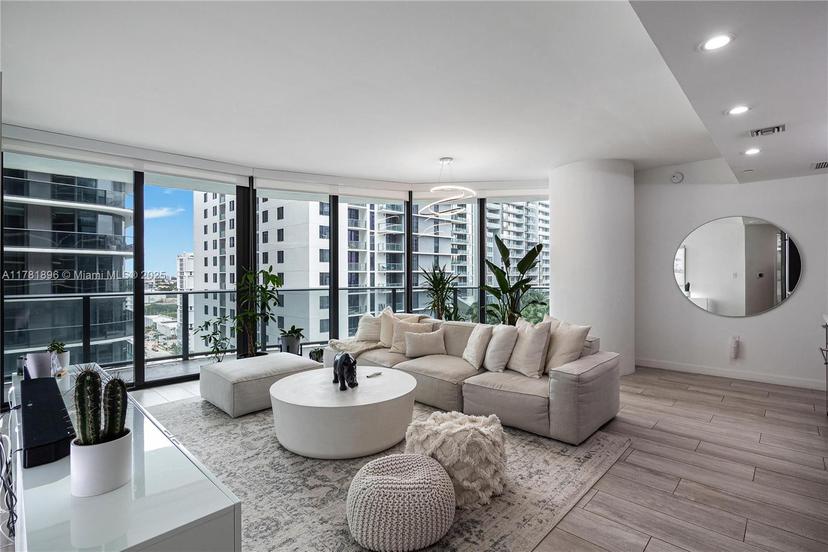 Picture of 45 SW 9Th St # 1508, Miami FL 33130