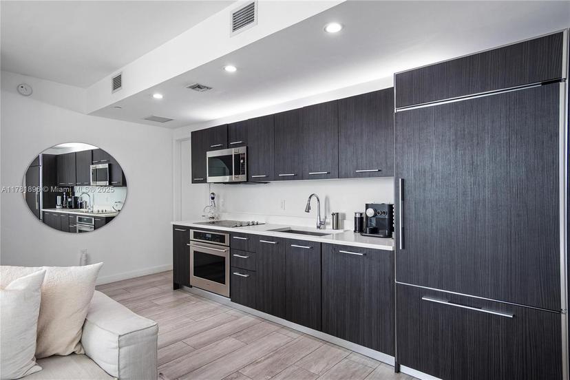 Picture of 45 SW 9Th St # 1508, Miami FL 33130