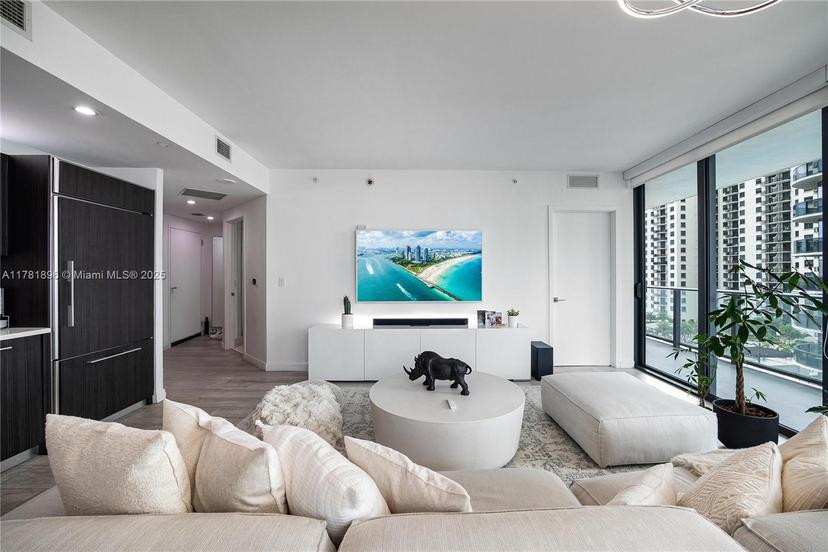 Picture of 45 SW 9Th St # 1508, Miami FL 33130