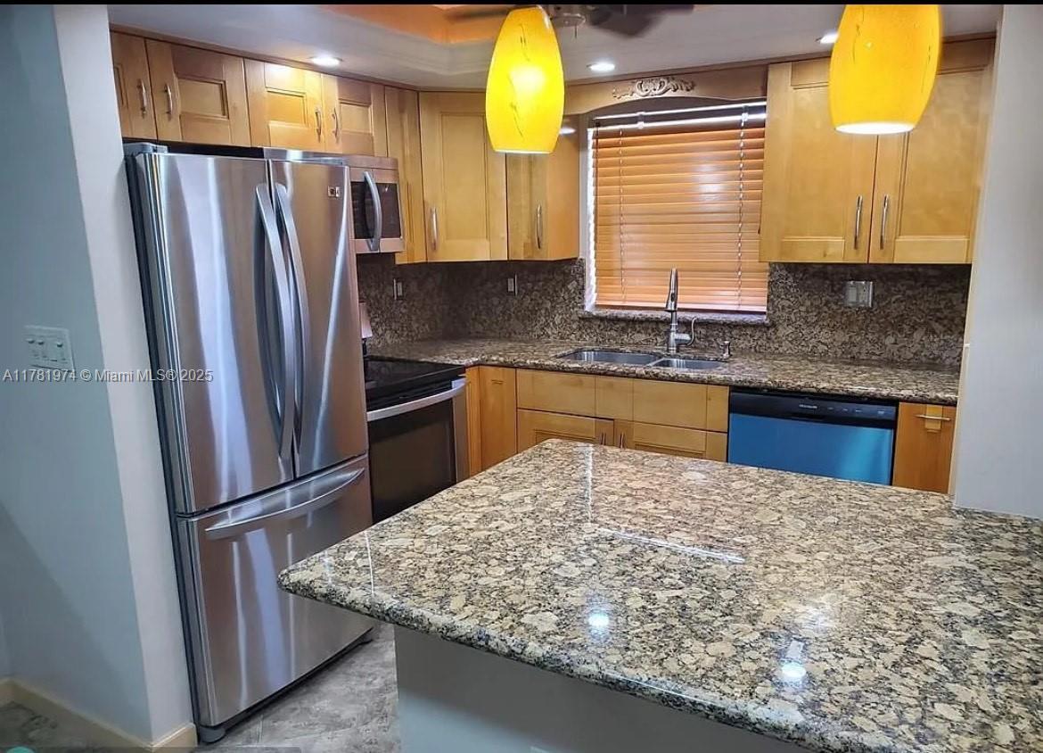 Picture of 651 Pine Dr # 305, Pompano Beach, FL 33060