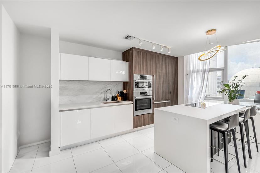 Picture of 851 NE 1St Ave # 1102, Miami FL 33132