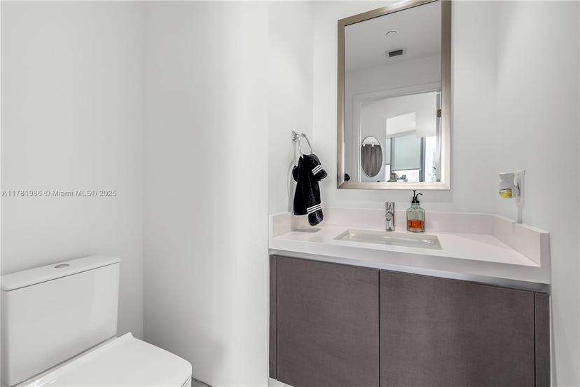 Picture of 851 NE 1St Ave # 1102, Miami FL 33132
