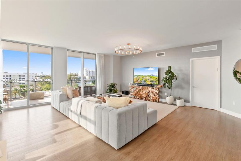 Picture of 17301 Biscayne Blvd # 702, North Miami Beach FL 33160