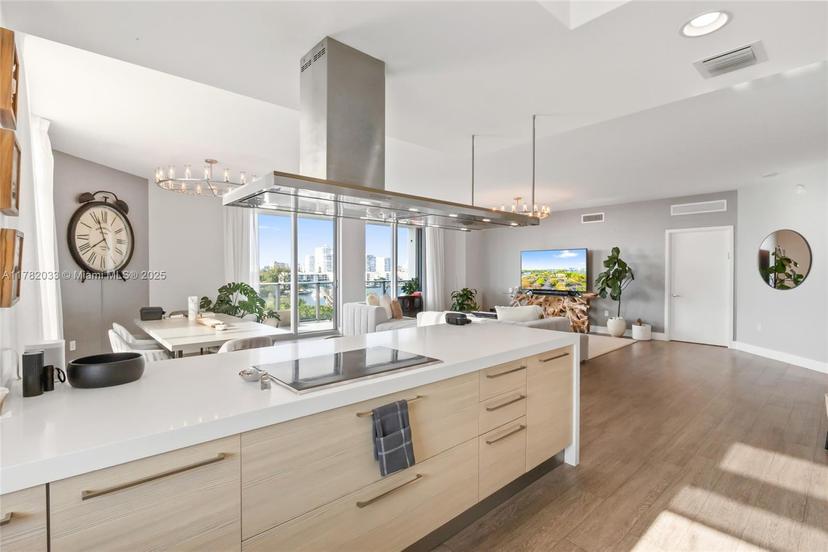 Picture of 17301 Biscayne Blvd # 702, North Miami Beach FL 33160