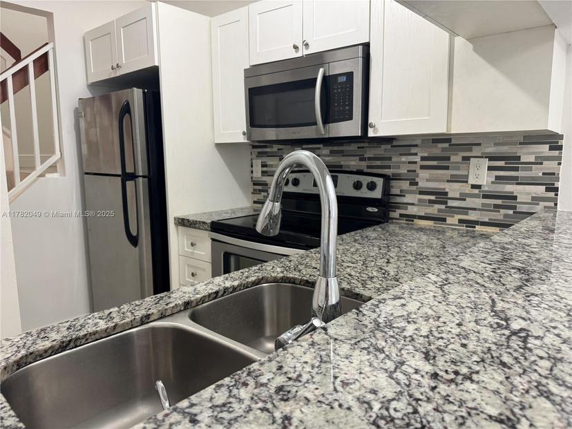 Picture of 13910 SW 91St Ter # 13910, Miami FL 33186