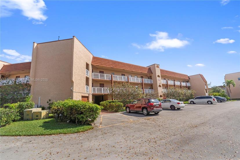 Picture of 2781 N Pine Island Rd # 105, Sunrise FL 33322